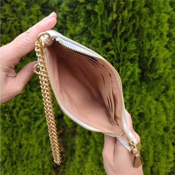 Coach Large Wristlet 19 with Dreamy Veggie Horse and Carriage - Picture 9 of 12